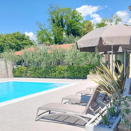 Casa Pergola 1 - Elegante Per 6 Persone - Fronte Piscina, Parking 아파트 *