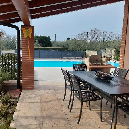 Апартаменты Casa Pergola 1 - Elegante Per 6 Persone - Fronte Piscina, Parking